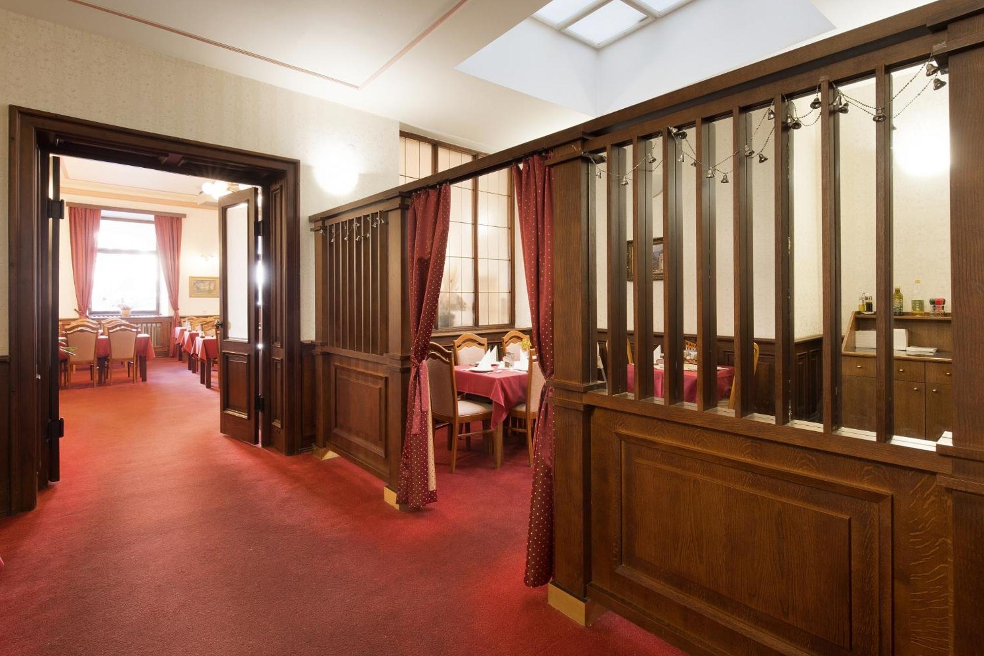 Hotel U Cerneho Orla Telč Екстериор снимка