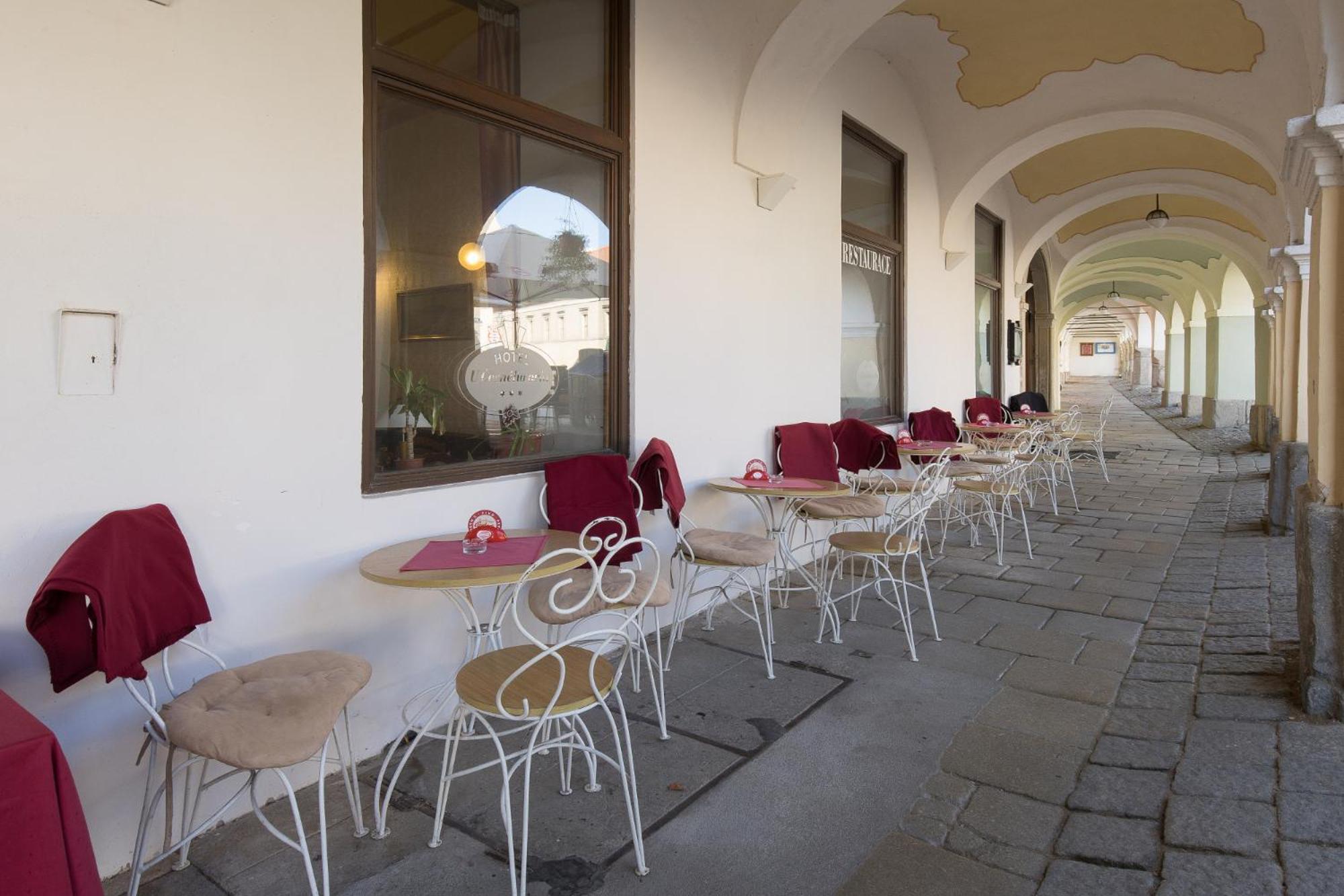 Hotel U Cerneho Orla Telč Екстериор снимка