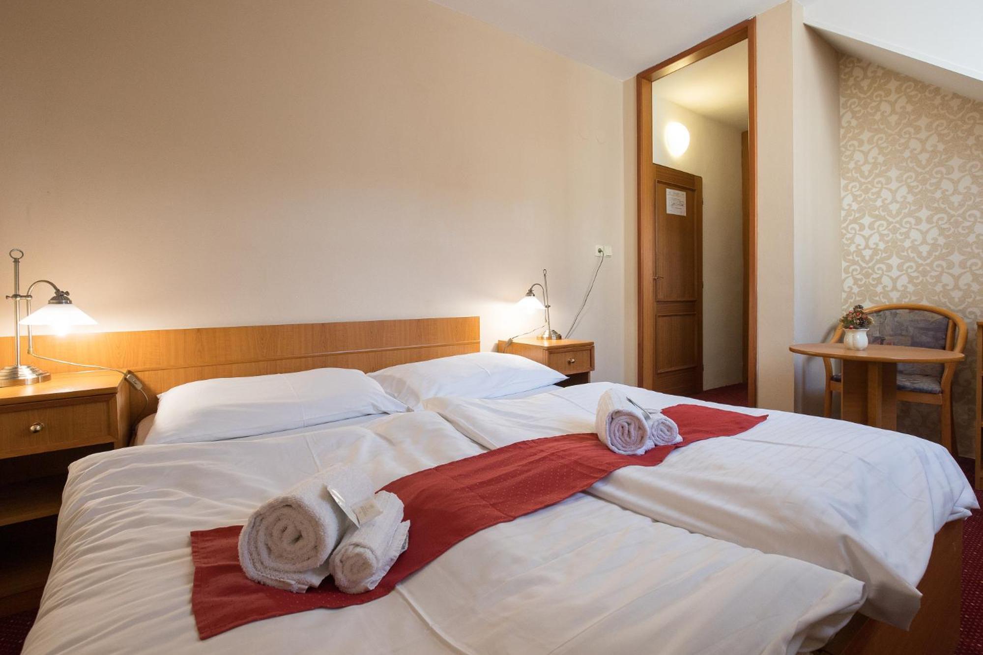 Hotel U Cerneho Orla Telč Екстериор снимка