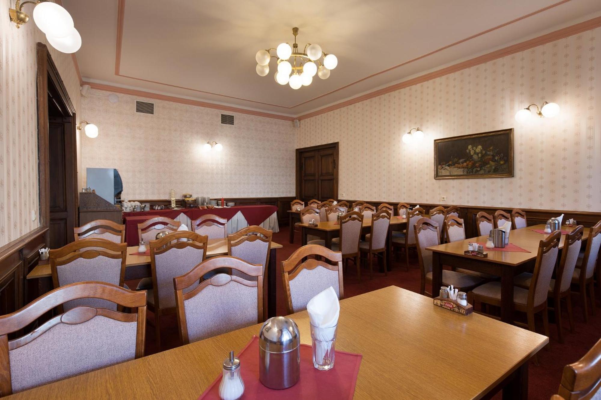 Hotel U Cerneho Orla Telč Екстериор снимка