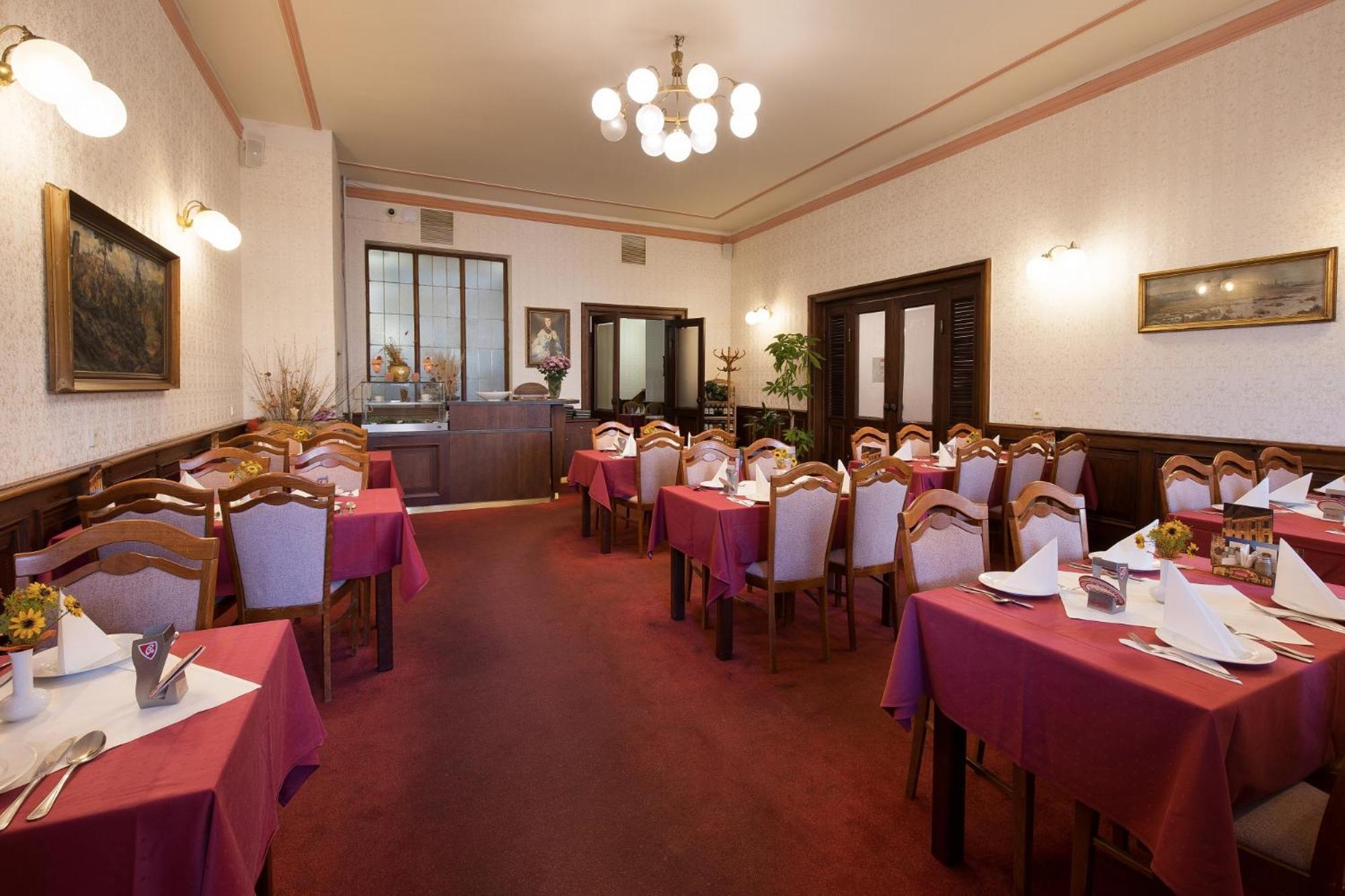 Hotel U Cerneho Orla Telč Екстериор снимка