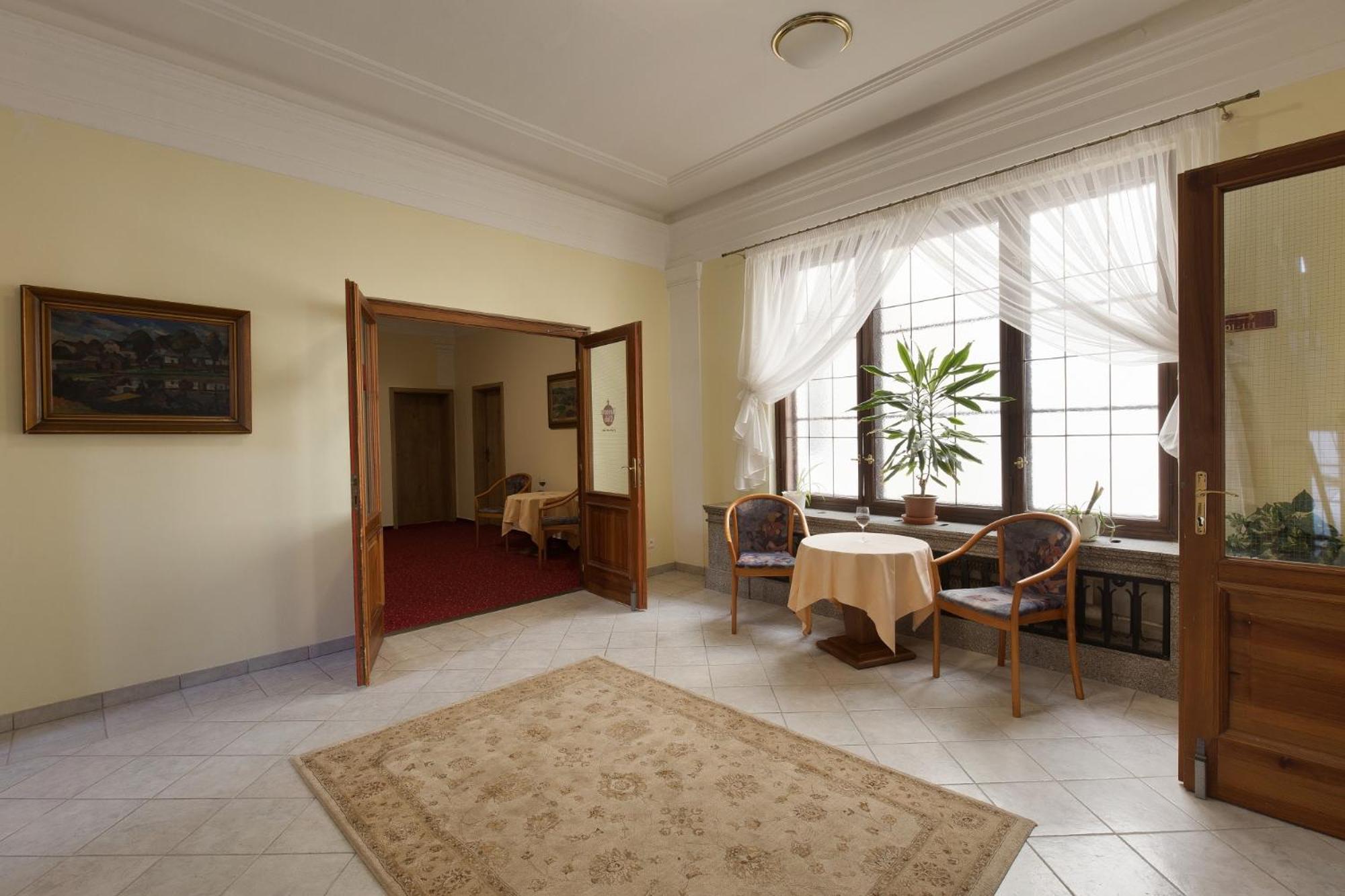 Hotel U Cerneho Orla Telč Екстериор снимка