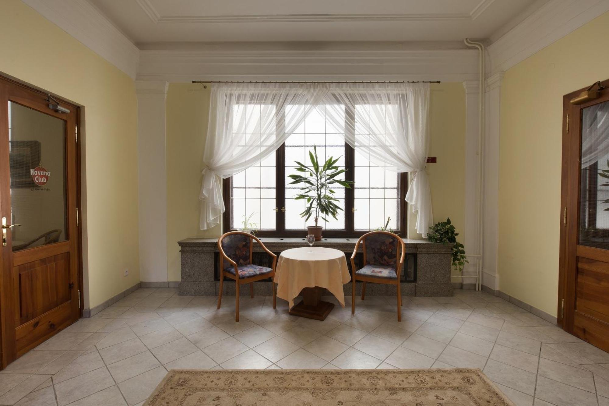 Hotel U Cerneho Orla Telč Екстериор снимка