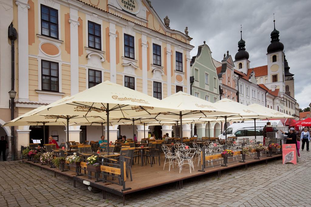 Hotel U Cerneho Orla Telč Стая снимка