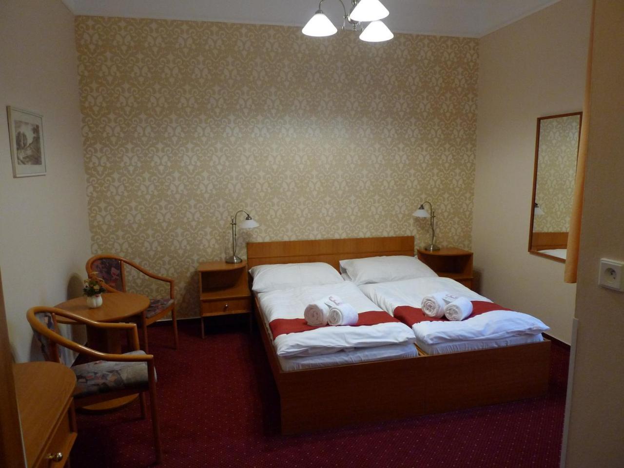 Hotel U Cerneho Orla Telč Екстериор снимка