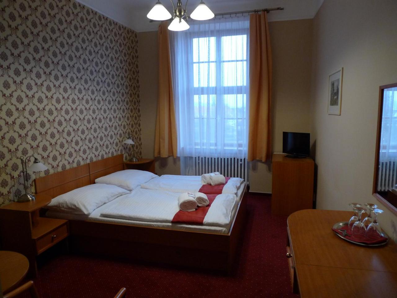 Hotel U Cerneho Orla Telč Екстериор снимка