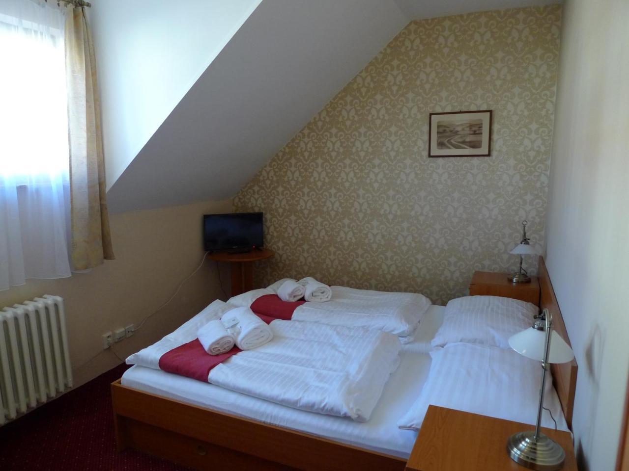 Hotel U Cerneho Orla Telč Екстериор снимка