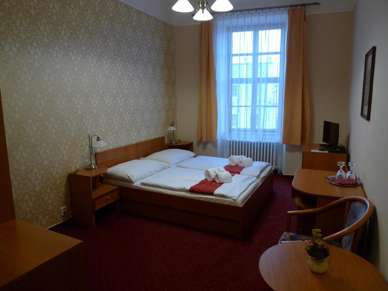 Hotel U Cerneho Orla Telč Екстериор снимка