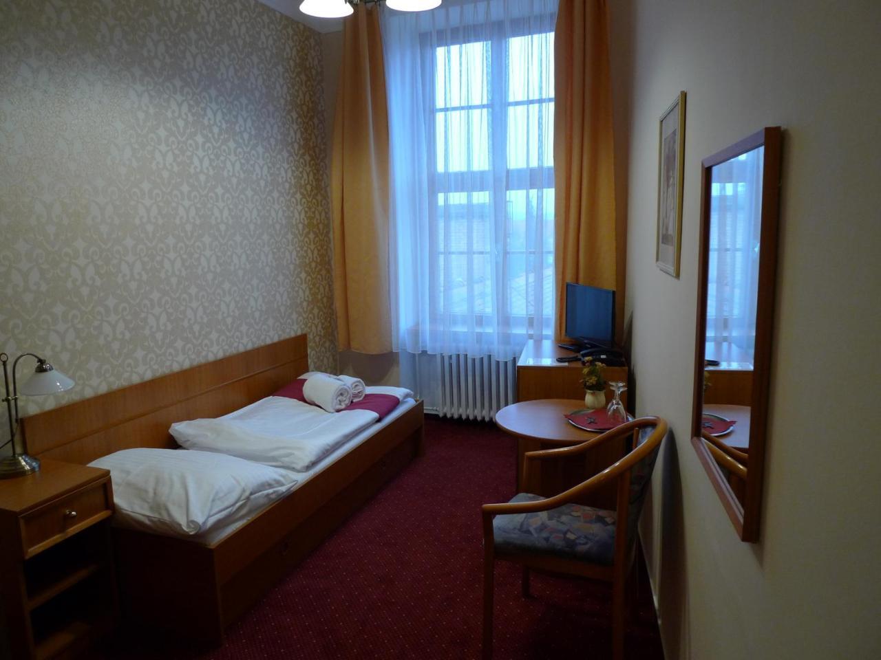 Hotel U Cerneho Orla Telč Екстериор снимка