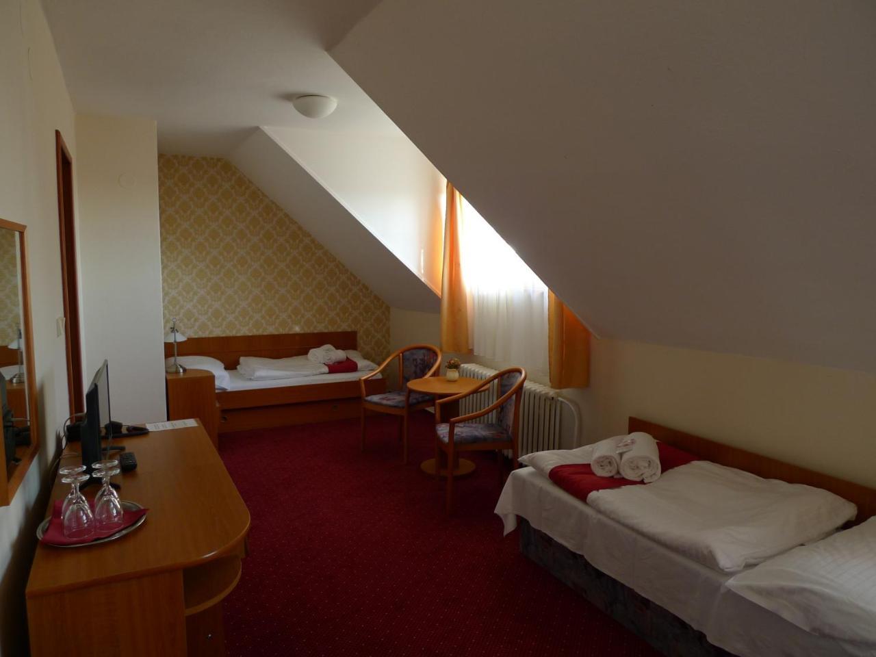 Hotel U Cerneho Orla Telč Екстериор снимка