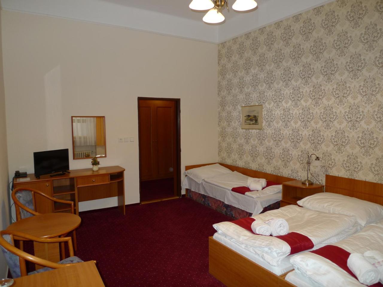 Hotel U Cerneho Orla Telč Екстериор снимка