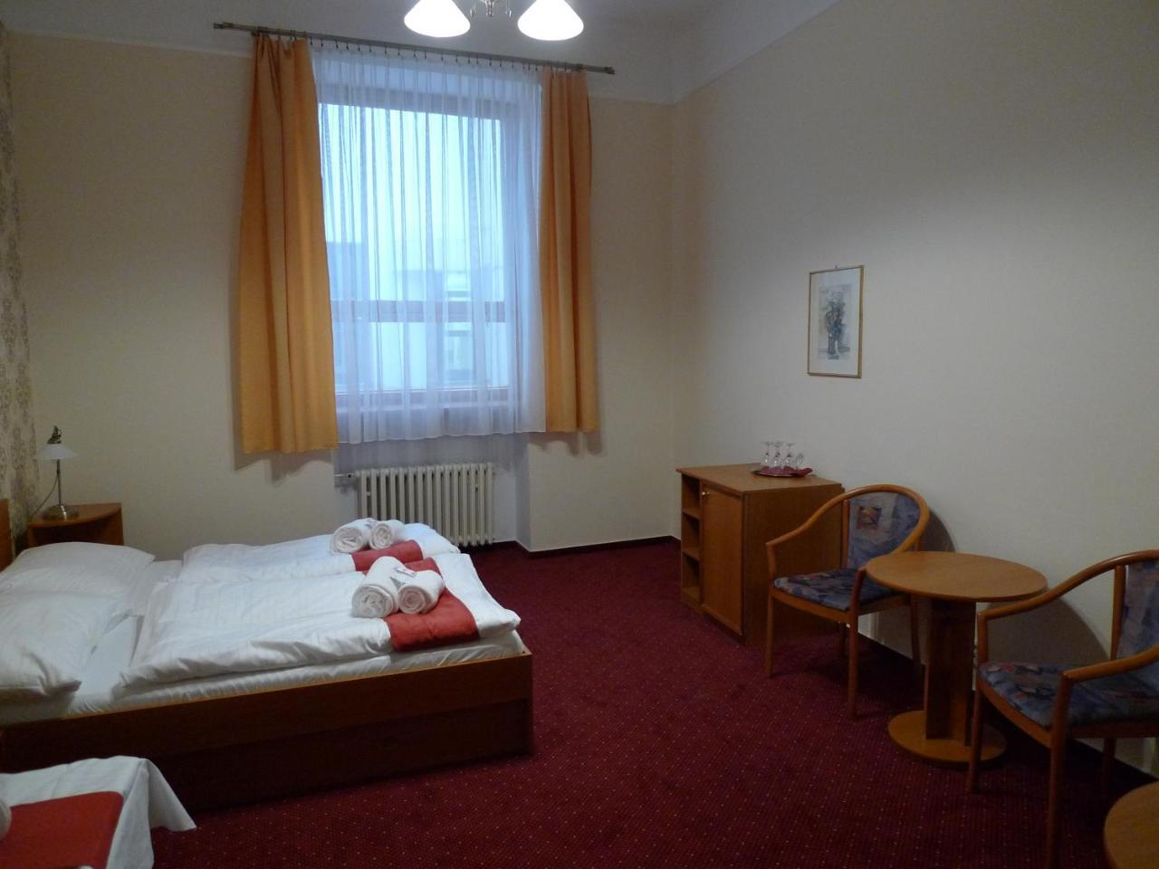 Hotel U Cerneho Orla Telč Екстериор снимка